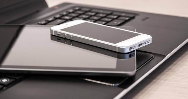 囤手機等回憶？舊手機放抽屜越放越毒　恐釀火災與中毒危機